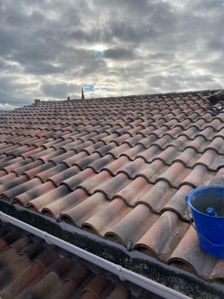 entreprise de toiture renovation tuile canales les arcs sur argens var
