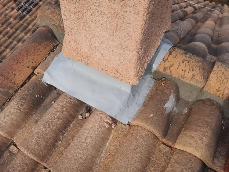 reparation abergement pied de cheminee plomb toiture frejus var