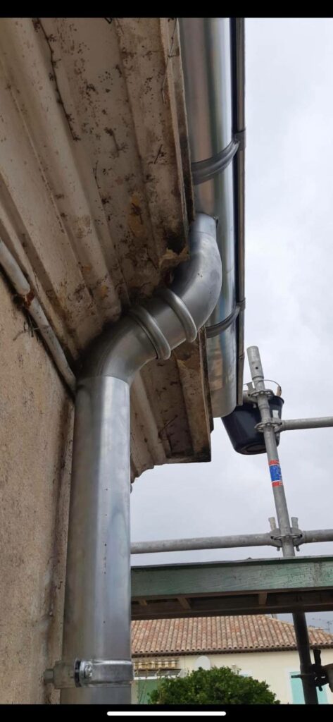 Faire remplacer une gouttière défectueuse à Vidauban