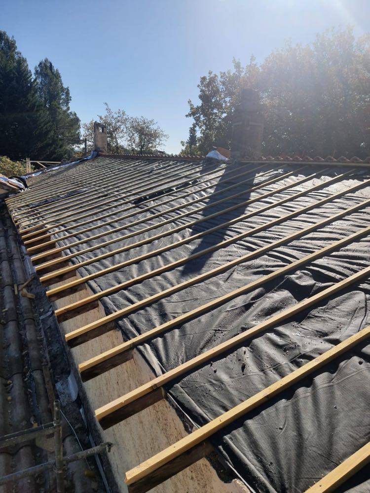 pose ecran sous toiture HPV lorgues var