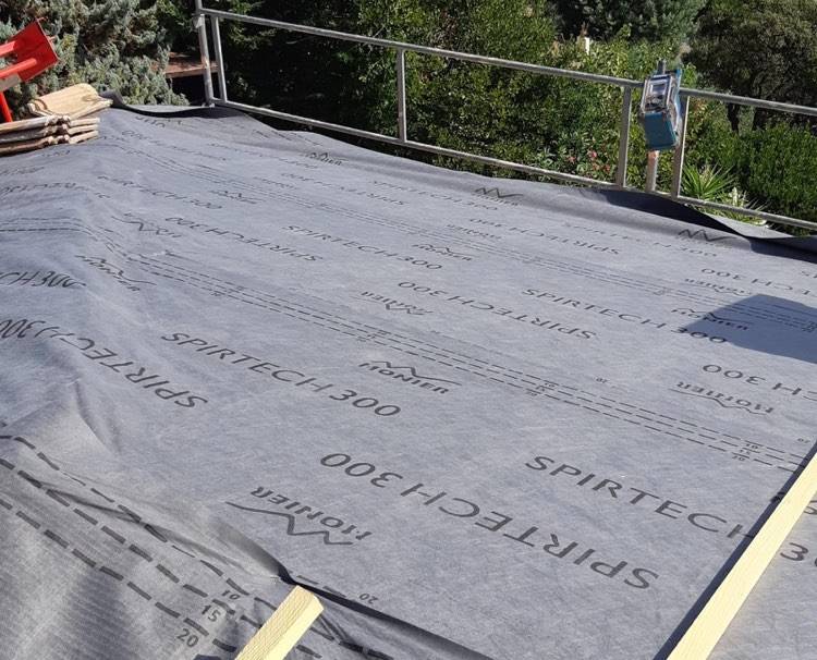 couvreur pose ecran sous toiture draguignan var